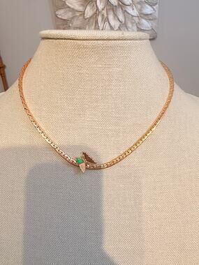 Avon Gold Tone Bird Charm Necklace 14”